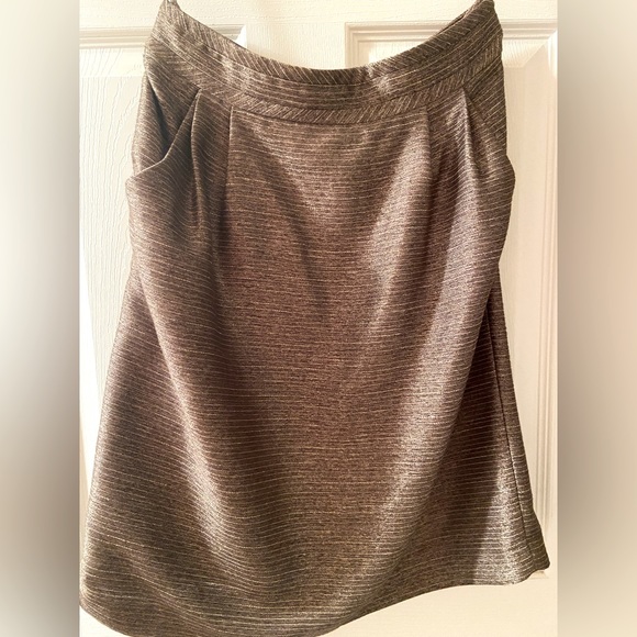 Tahari by Arthur S. Levine Metallic Sheen Skirt - Size 6 - Picture 1 of 3